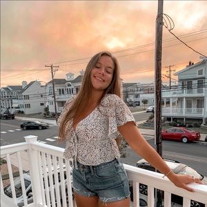 Meet your Posher, Caroline